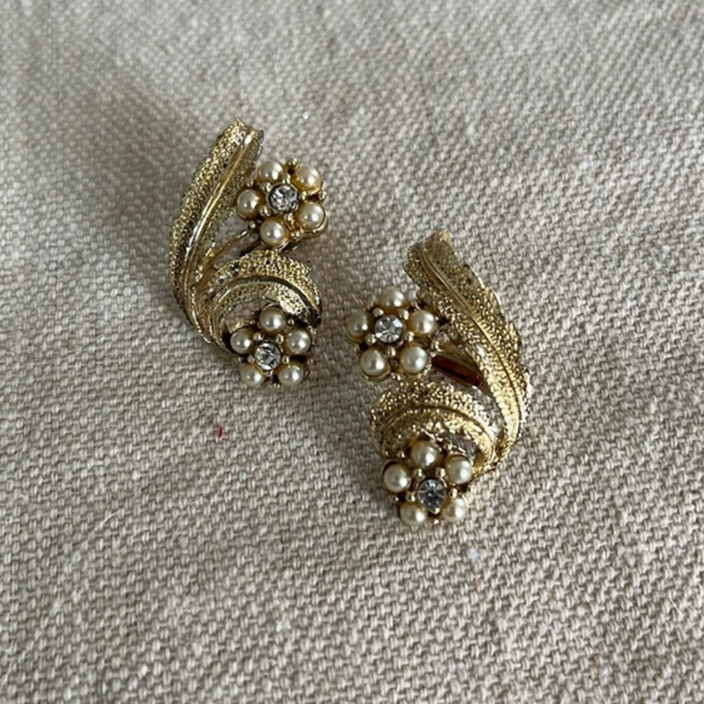 Vintage Coro Faux Pearl‎ and Gold Tone Earrings